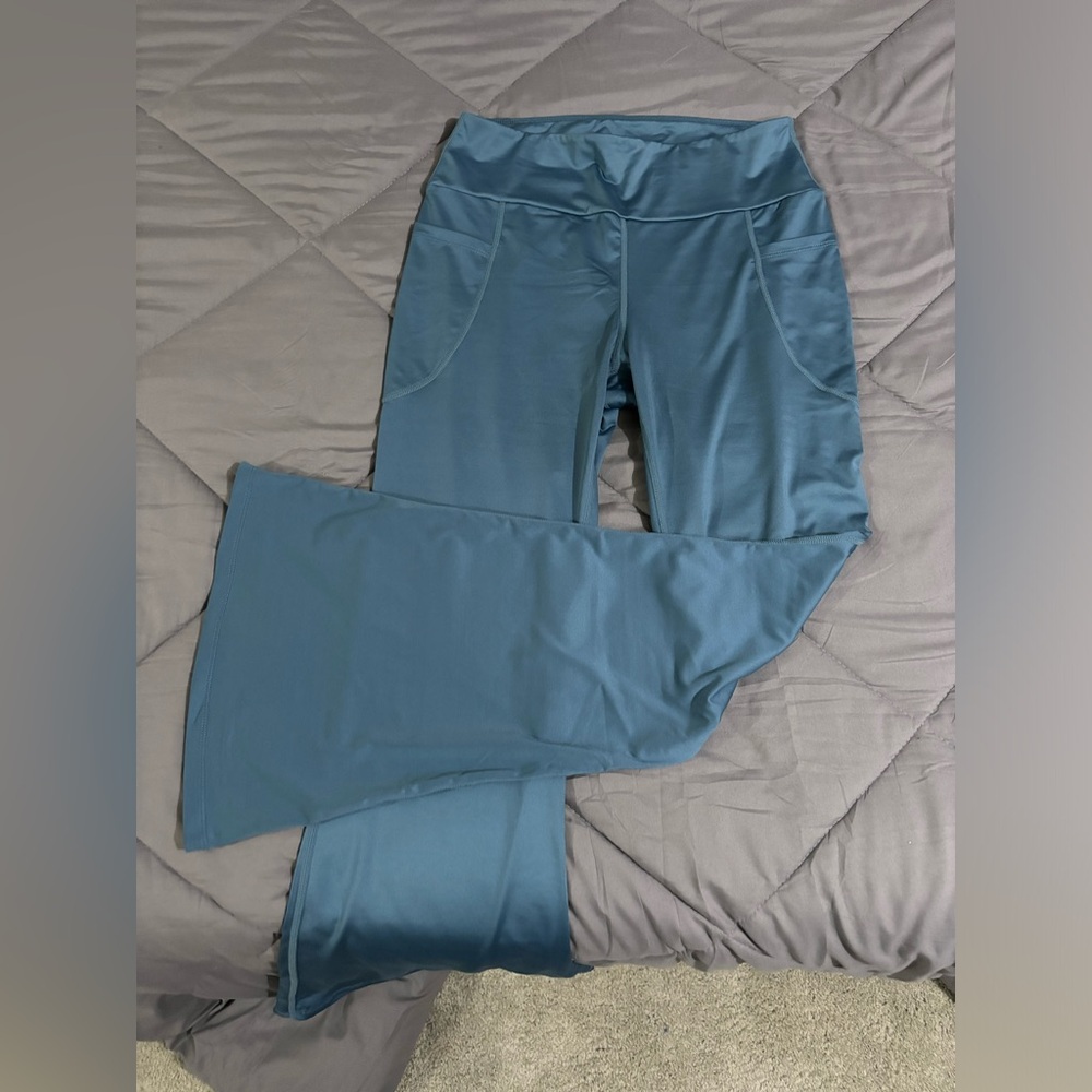 Blue leggings flared
